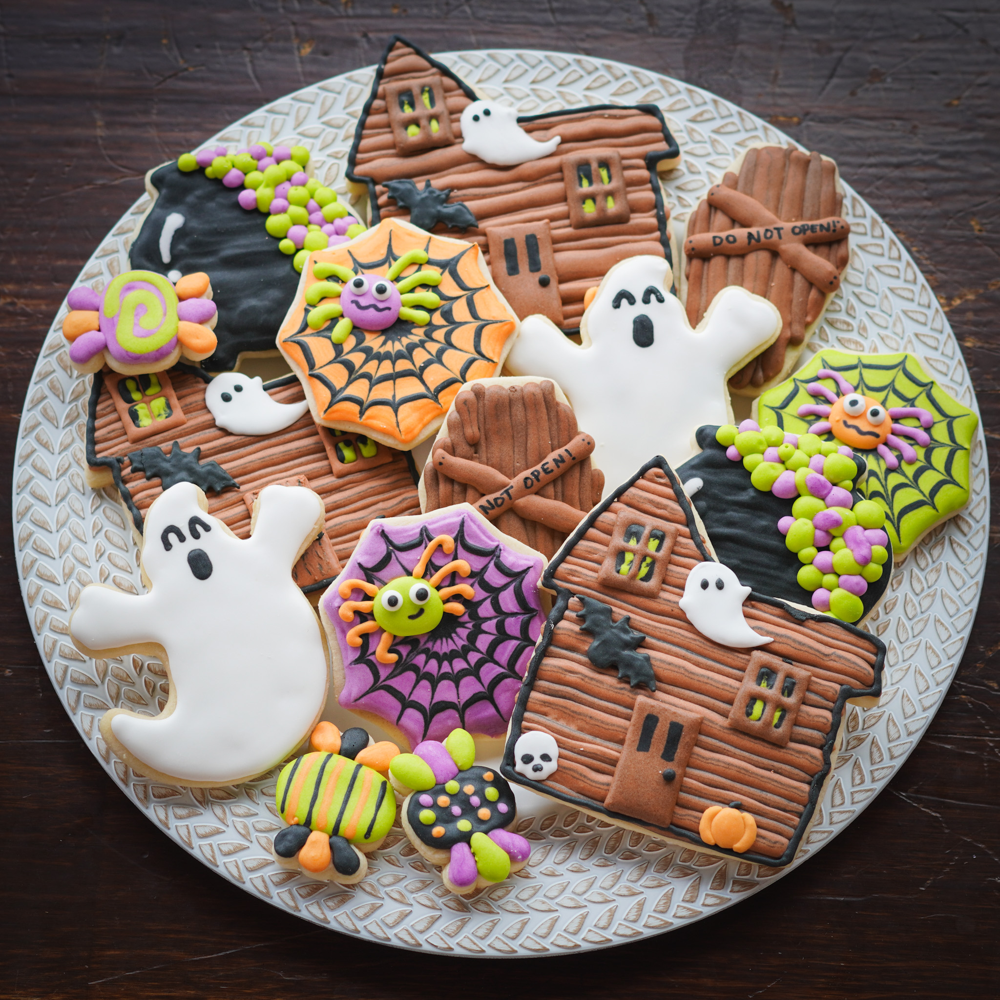 Halloween sugar cookies: haunted house design